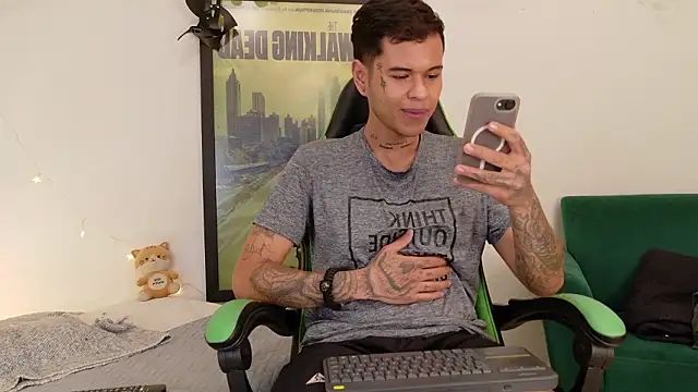 Snapshot of jebbins chatting on March 25, 5:08 pm jebbins online show from March 25, 5:08 pm