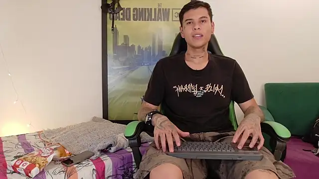 Snapshot of jebbins chatting on April 7, 4:13 am jebbins online show from April 7, 4:13 am