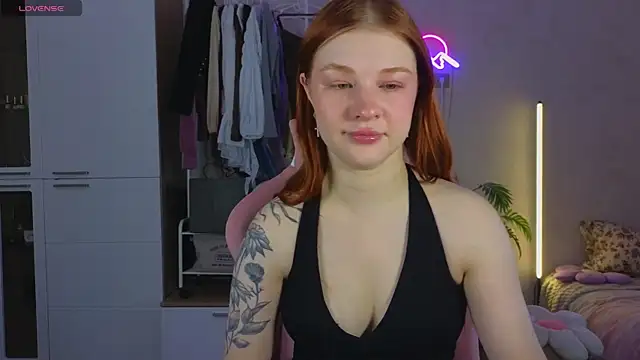 GoldenSunBunny online show from April 27, 4:54 am