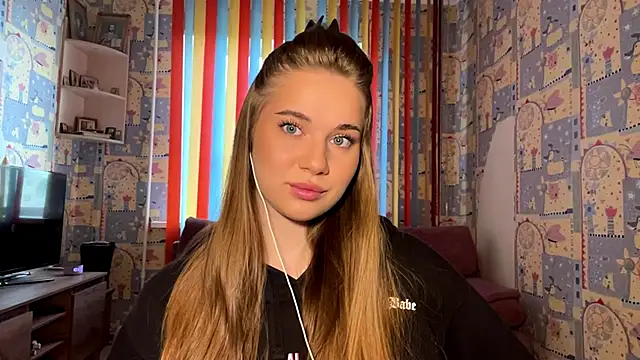 Snapshot of Miss_Blessnyth chatting on May 13, 6:11 am Miss Blessnyth online show from May 13, 6:11 am