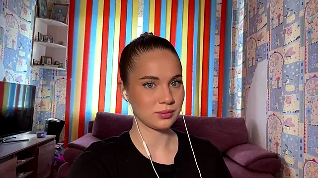 Snapshot of Miss_Blessnyth chatting on June 16, 4:15 am Miss Blessnyth online show from June 16, 4:15 am