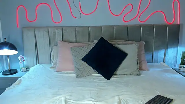 Snapshot of im_Valskin chatting on May 1, 12:32 pm im Valskin online show from May 1, 12:32 pm