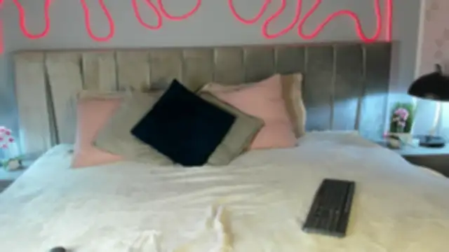 Snapshot of im_Valskin chatting on May 18, 12:22 pm im Valskin online show from May 18, 12:22 pm