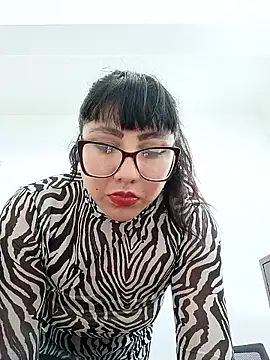 Snapshot of ytzi_opss chatting on April 6, 3:24 pm ytzi opss online show from April 6, 3:24 pm