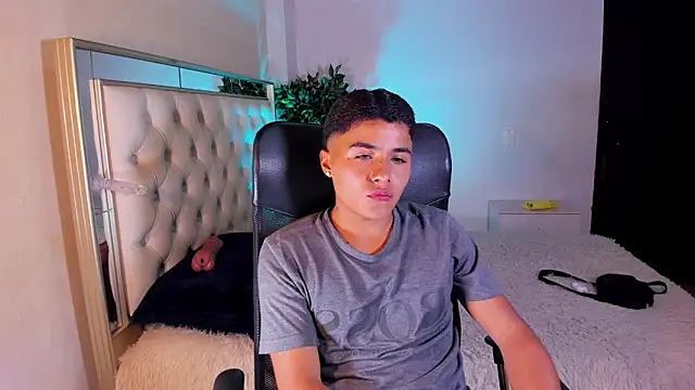 Snapshot of Liam_Dustin chatting on June 4, 8:59 pm Liam Dustin online show from June 4, 8:59 pm