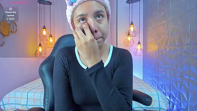 Snapshot of Magic_oliviah chatting on May 29, 1:20 pm Magic oliviah online show from May 29, 1:20 pm