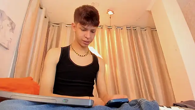 Snapshot of Ethan_qop chatting on May 29, 11:19 am Ethan qop online show from May 29, 11:19 am