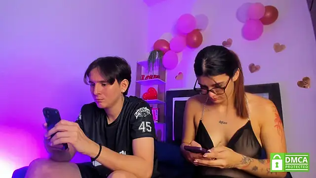 Snapshot of Mariana_and_Ronny chatting on May 16, 8:07 pm Mariana and Ronny online show from May 16, 8:07 pm
