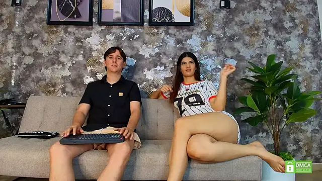 Snapshot of Mariana_and_Ronny chatting on June 22, 4:53 am Mariana and Ronny online show from June 22, 4:53 am