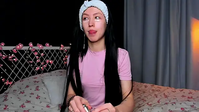 Snapshot of lizaa_breeze chatting on June 22, 5:32 pm lizaa breeze online show from June 22, 5:32 pm
