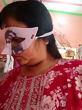 Snapshot of Gujju_bhabhi69 chatting on April 3, 10:13 am Gujju bhabhi69 online show from April 3, 10:13 am