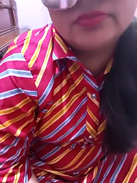 Snapshot of Gujju_bhabhi69 chatting on April 11, 9:35 am Gujju bhabhi69 online show from April 11, 9:35 am