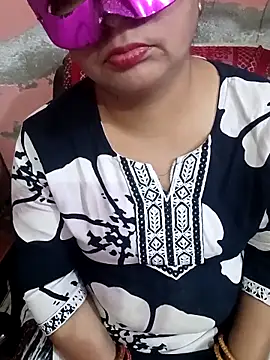 Snapshot of Gujju_bhabhi69 chatting on April 15, 8:32 am Gujju bhabhi69 online show from April 15, 8:32 am