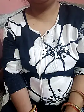 Snapshot of Gujju_bhabhi69 chatting on April 15, 9:15 pm Gujju bhabhi69 online show from April 15, 9:15 pm