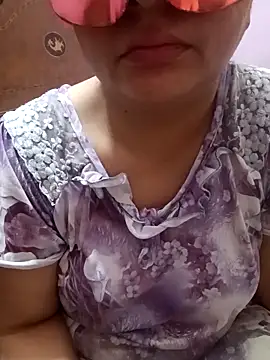 Snapshot of Gujju_bhabhi69 chatting on April 16, 10:12 pm Gujju bhabhi69 online show from April 16, 10:12 pm