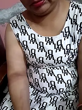 Snapshot of Gujju_bhabhi69 chatting on April 18, 11:14 am Gujju bhabhi69 online show from April 18, 11:14 am
