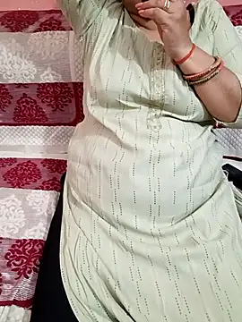 Snapshot of Gujju_bhabhi69 chatting on April 26, 11:19 am Gujju bhabhi69 online show from April 26, 11:19 am
