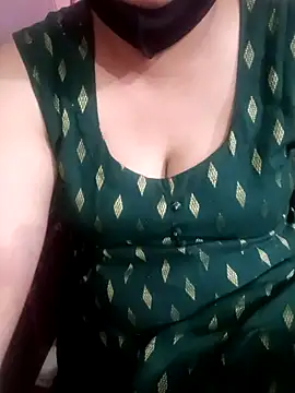 Snapshot of Gujju_bhabhi69 chatting on May 2, 9:14 am Gujju bhabhi69 online show from May 2, 9:14 am