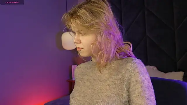 ElizabethVane online show from April 22, 5:43 am