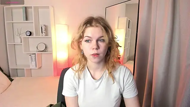 ElizabethVane online show from June 6, 5:12 am