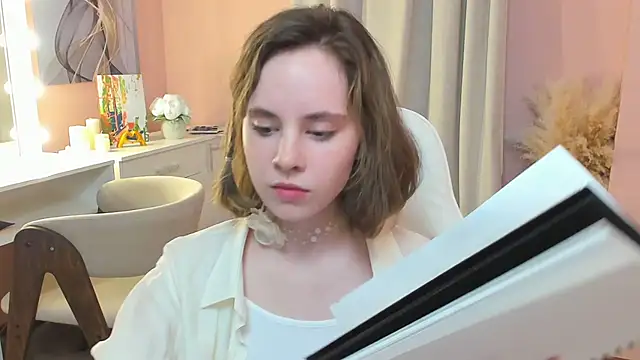 CrystaLeah online show from March 17, 2:20 pm