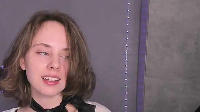 CrystaLeah online show from March 21, 7:24 am