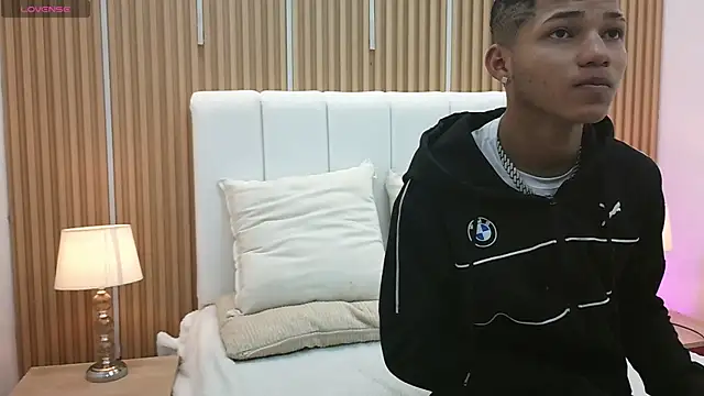 Snapshot of Kelvin_Josue chatting on May 14, 8:26 pm Kelvin Josue online show from May 14, 8:26 pm