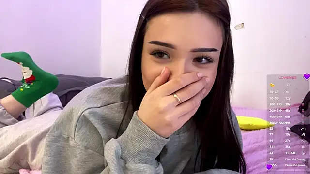Snapshot of BeckyAurielle chatting on April 10, 2:33 pm BeckyAurielle online show from April 10, 2:33 pm