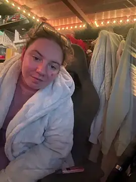 Snapshot of curvyneon chatting on April 4, 7:22 pm curvyneon online show from April 4, 7:22 pm