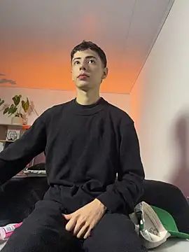 Snapshot of SebastianReed_ chatting on May 27, 3:47 am SebastianReed online show from May 27, 3:47 am