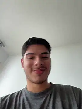Snapshot of ApoloGray__ chatting on April 17, 6:44 pm ApoloGray online show from April 17, 6:44 pm