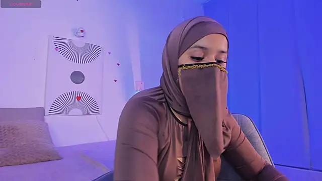 Snapshot of Aminaa_Kaarim chatting on July 7, 2:47 am Aminaa Kaarim online show from July 7, 2:47 am