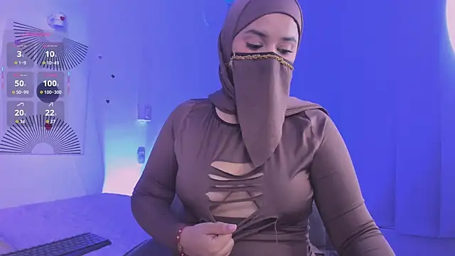 Snapshot of Aminaa_Kaarim chatting on July 13, 1:08 am Aminaa Kaarim online show from July 13, 1:08 am