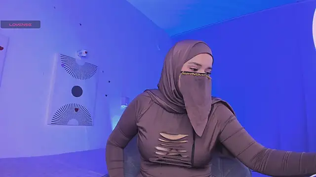 Snapshot of Aminaa_Kaarim chatting on July 14, 1:19 am Aminaa Kaarim online show from July 14, 1:19 am