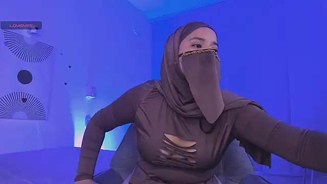 Snapshot of Aminaa_Kaarim chatting on July 14, 2:05 am Aminaa Kaarim online show from July 14, 2:05 am