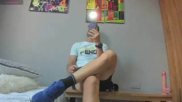 Enzoo98  online show from April 18, 6:45 pm