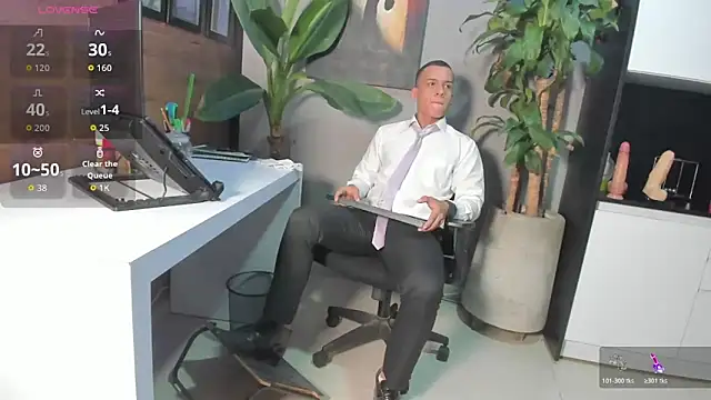Snapshot of Enzoo98_ chatting on May 1, 12:04 am Enzoo98 online show from May 1, 12:04 am