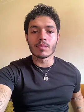 Snapshot of Thewildaliii0 chatting on June 13, 2:37 pm Thewildaliii0 online show from June 13, 2:37 pm