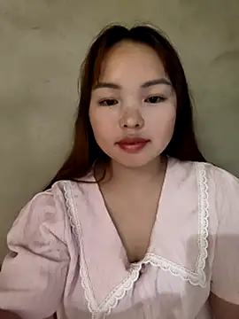 Snapshot of Mina_xYx chatting on May 11, 12:55 pm Mina xYx online show from May 11, 12:55 pm