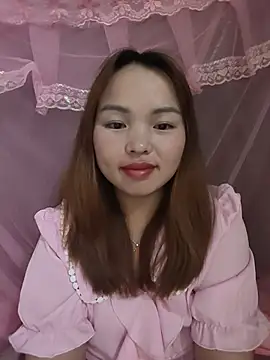 Snapshot of Mina_xYx chatting on June 9, 4:40 pm Mina xYx online show from June 9, 4:40 pm