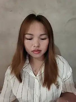 Snapshot of Mina_xYx chatting on June 18, 10:09 am Mina xYx online show from June 18, 10:09 am