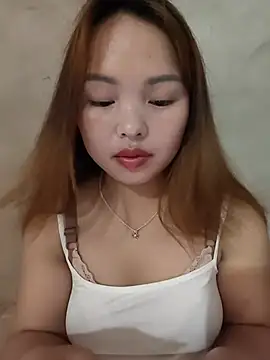 Snapshot of Mina_xYx chatting on June 19, 1:43 am Mina xYx online show from June 19, 1:43 am
