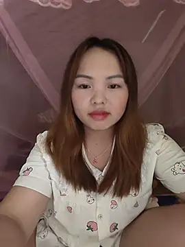 Snapshot of Mina_xYx chatting on June 29, 10:15 am Mina xYx online show from June 29, 10:15 am