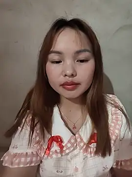 Snapshot of Mina_xYx chatting on June 30, 3:24 pm Mina xYx online show from June 30, 3:24 pm