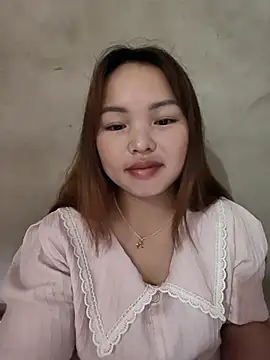 Snapshot of Mina_xYx chatting on July 10, 4:17 am Mina xYx online show from July 10, 4:17 am