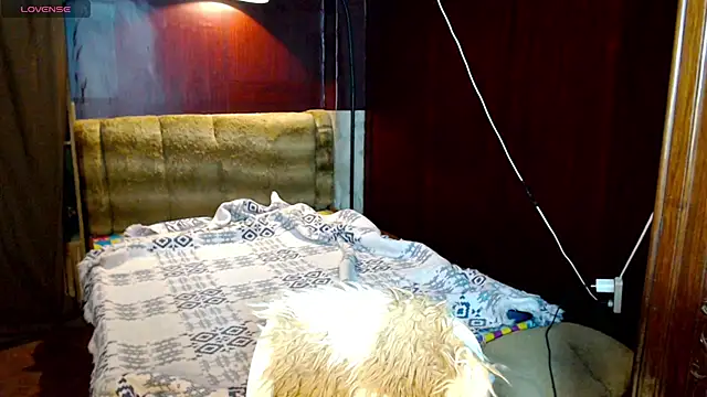 tyrasub online show from April 12, 4:01 pm