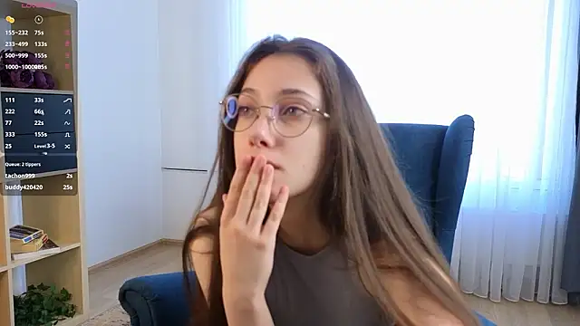 Snapshot of IsauraHolleman chatting on March 19, 3:32 am IsauraHolleman online show from March 19, 3:32 am