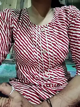 model seela online show from May 3, 10:10 am