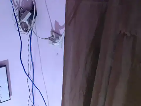 Snapshot of slut_emerald22 chatting on March 15, 11:27 am slut emerald22 online show from March 15, 11:27 am