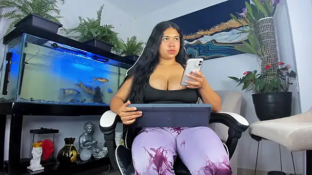 Snapshot of lia_lovelly01 chatting on June 13, 3:15 am lia lovelly01 online show from June 13, 3:15 am